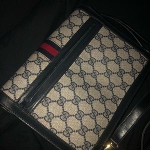 Gucci Bags - Vintage Gucci shoulder-purse Gucci Bags - Vintage Gucci shoulder-purse